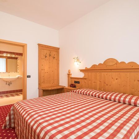 Hotel Daniela Levico Terme Luaran gambar
