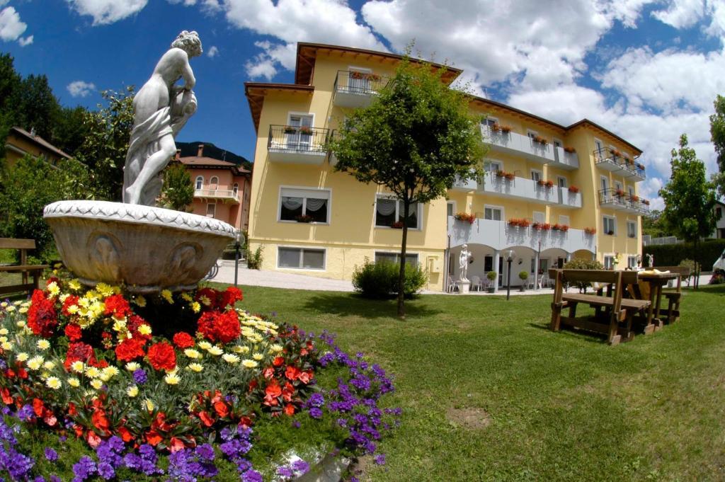 Hotel Daniela Levico Terme Luaran gambar