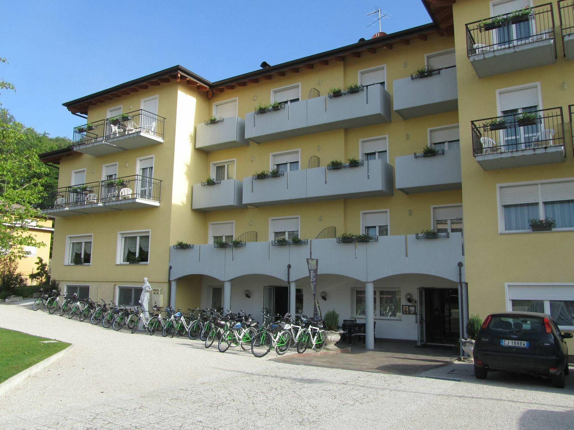 Hotel Daniela Levico Terme Luaran gambar